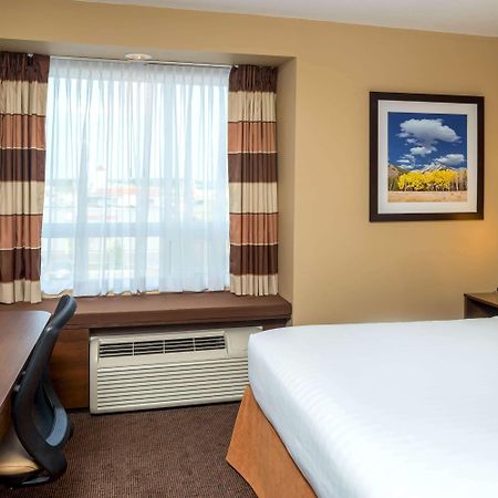 Microtel Inn & Suites By Wyndham Red Deer Esterno foto