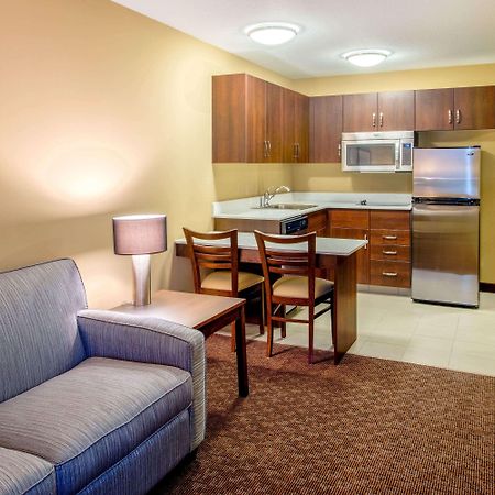 Microtel Inn & Suites By Wyndham Red Deer Esterno foto