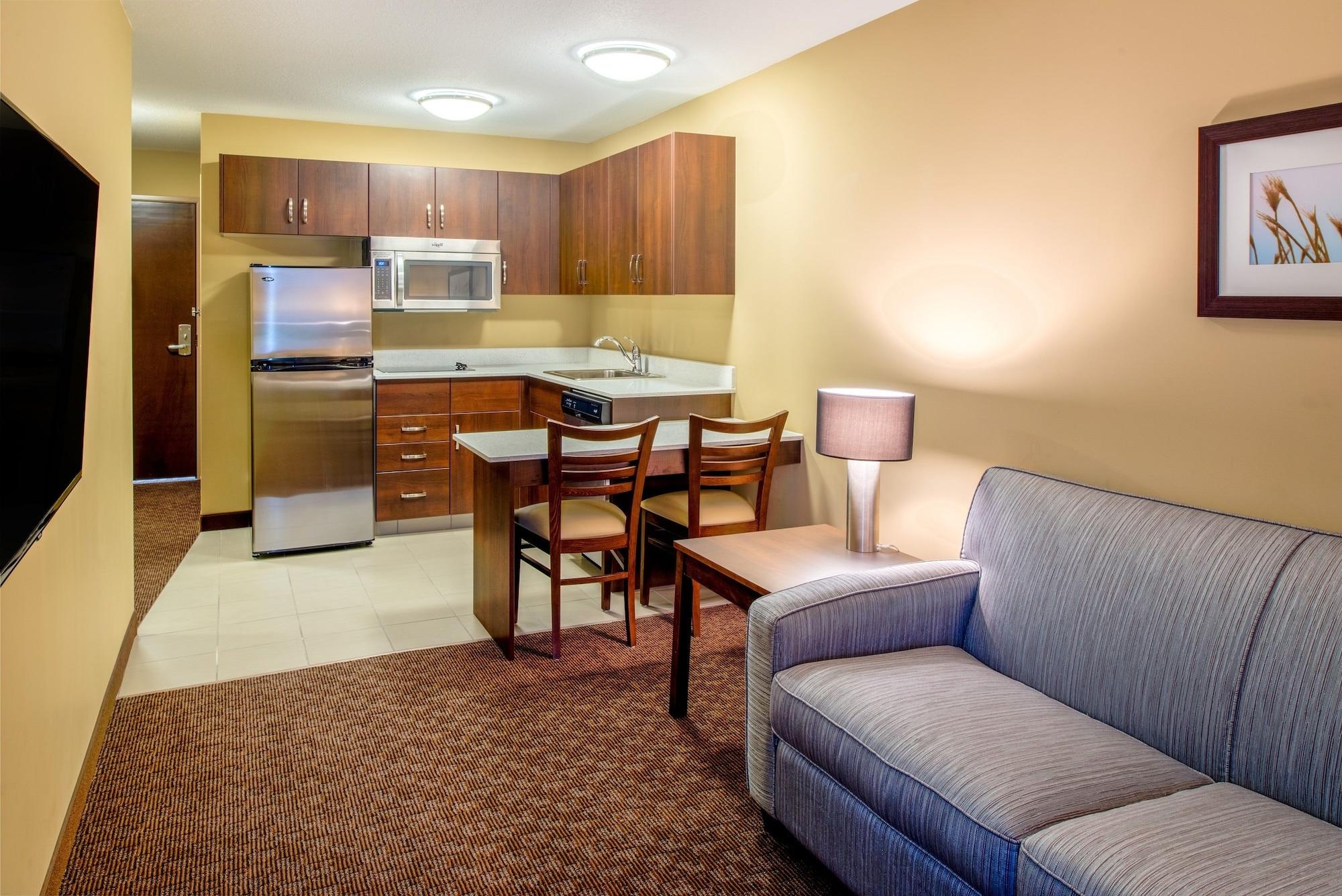 Microtel Inn & Suites By Wyndham Red Deer Esterno foto