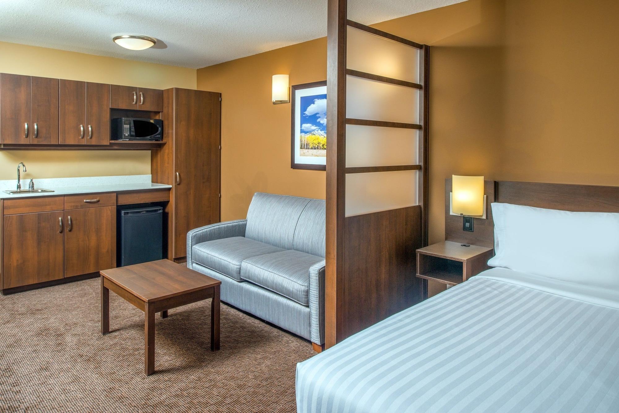 Microtel Inn & Suites By Wyndham Red Deer Esterno foto