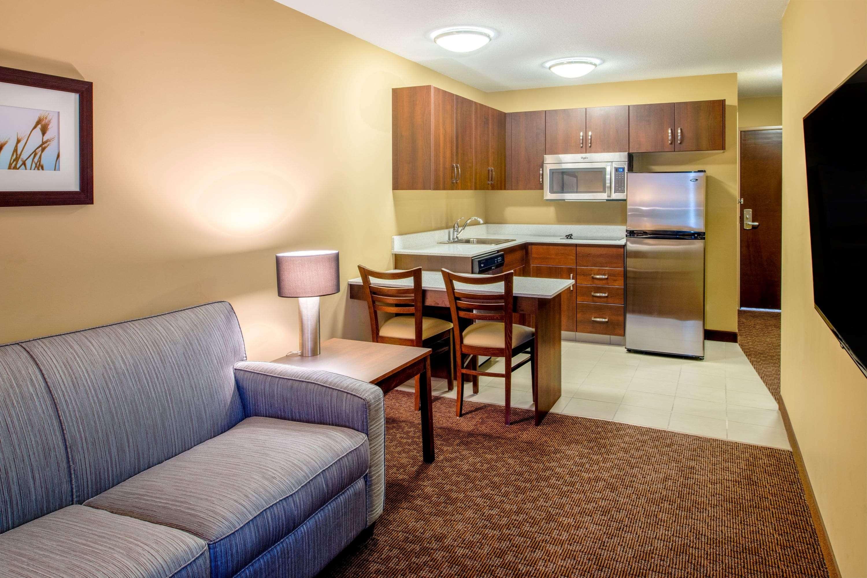 Microtel Inn & Suites By Wyndham Red Deer Esterno foto