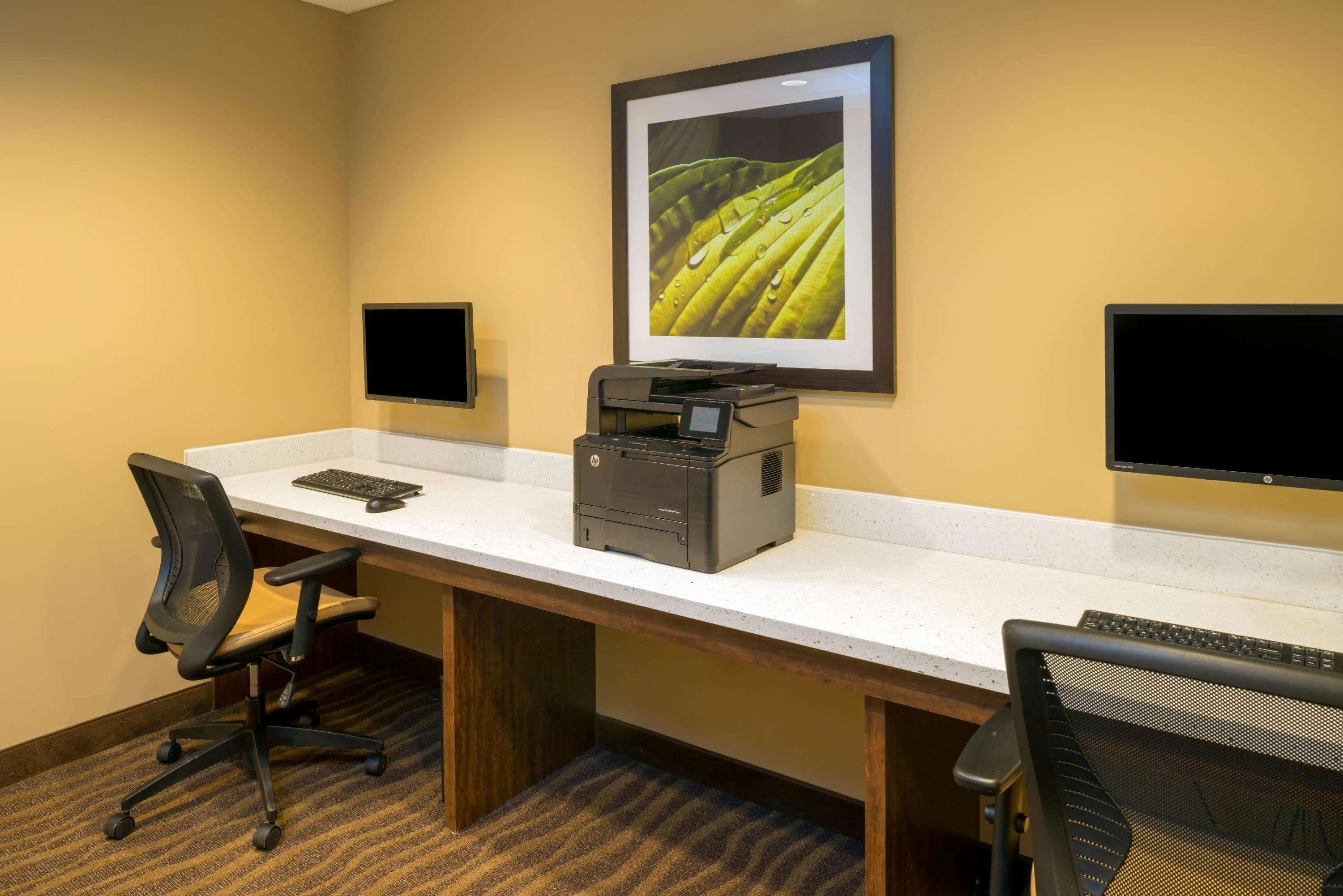 Microtel Inn & Suites By Wyndham Red Deer Esterno foto