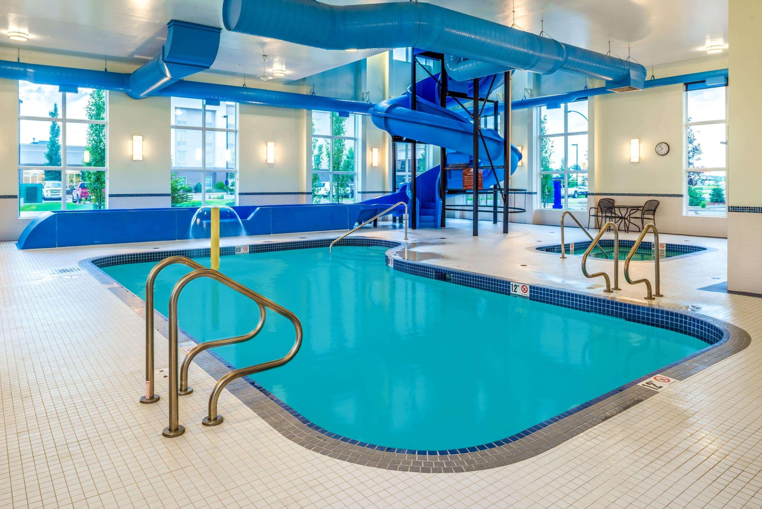 Microtel Inn & Suites By Wyndham Red Deer Esterno foto
