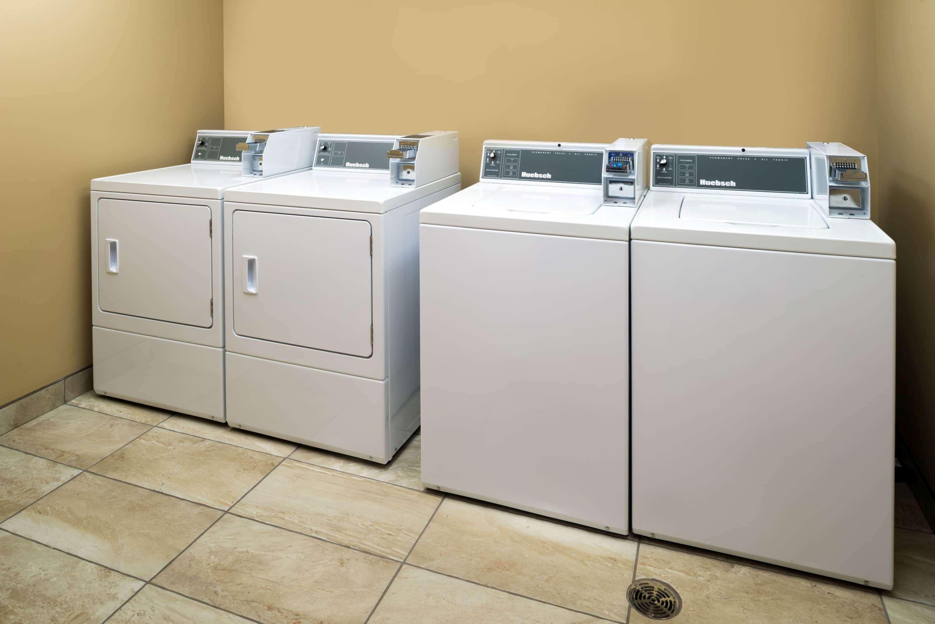 Microtel Inn & Suites By Wyndham Red Deer Esterno foto