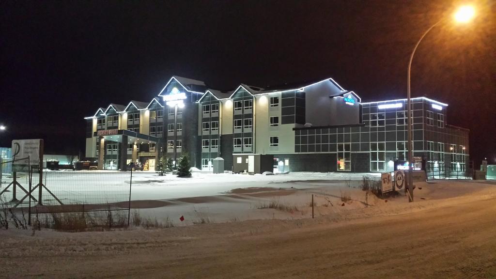 Microtel Inn & Suites By Wyndham Red Deer Esterno foto