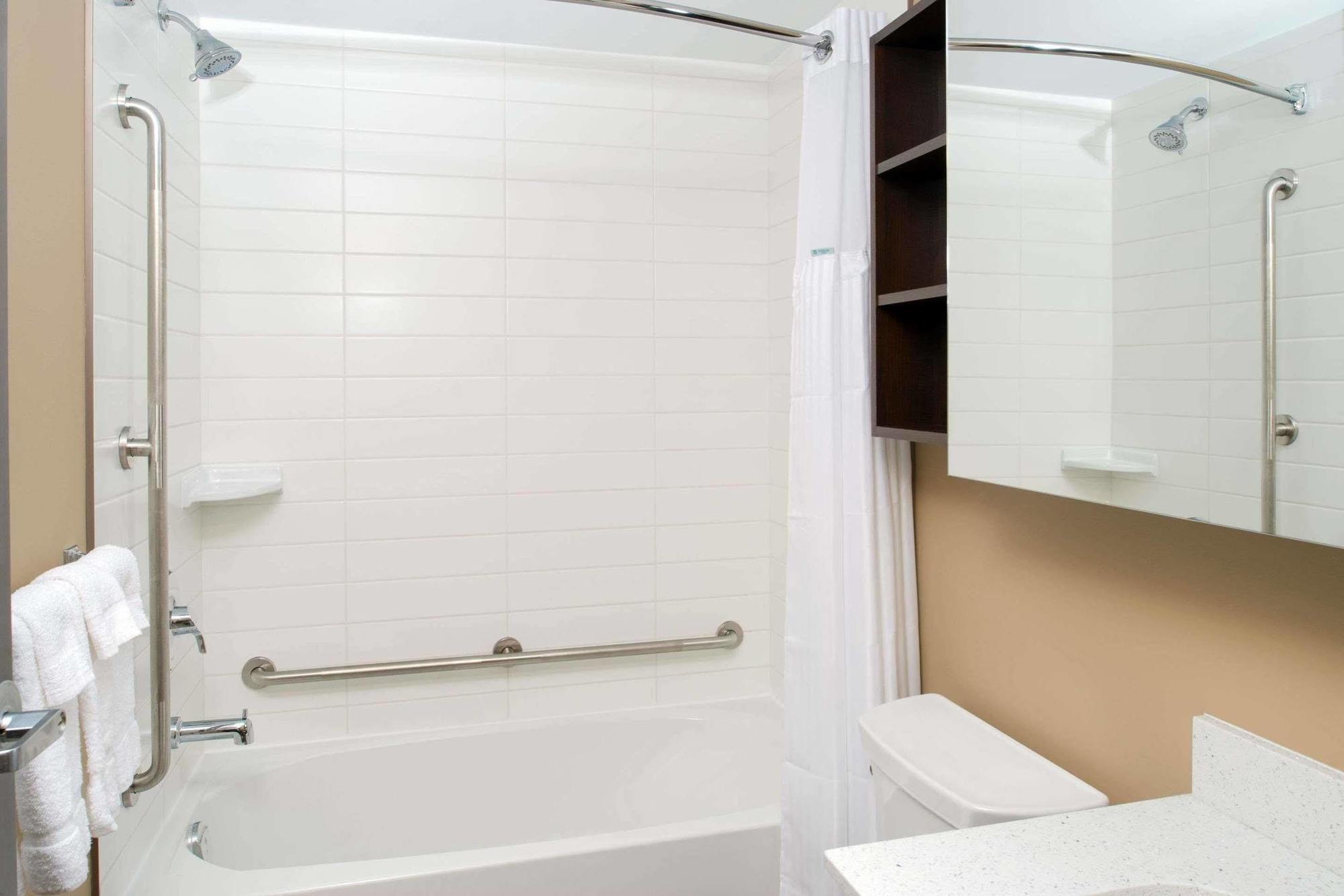 Microtel Inn & Suites By Wyndham Red Deer Esterno foto