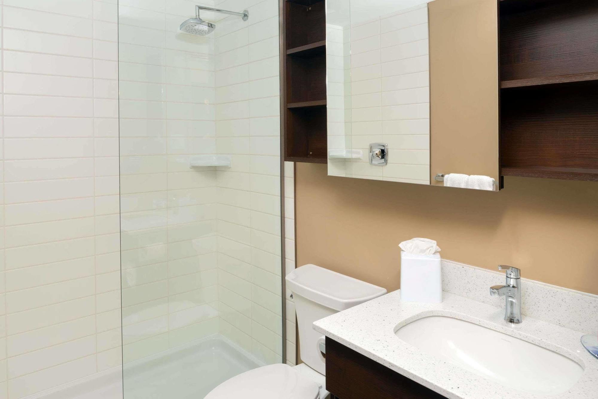 Microtel Inn & Suites By Wyndham Red Deer Esterno foto